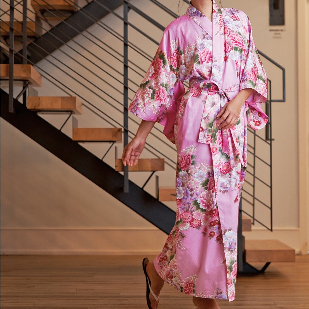 NWT Smithsonian Flowers in Bloom Yukata Kimono Robe Pink Small